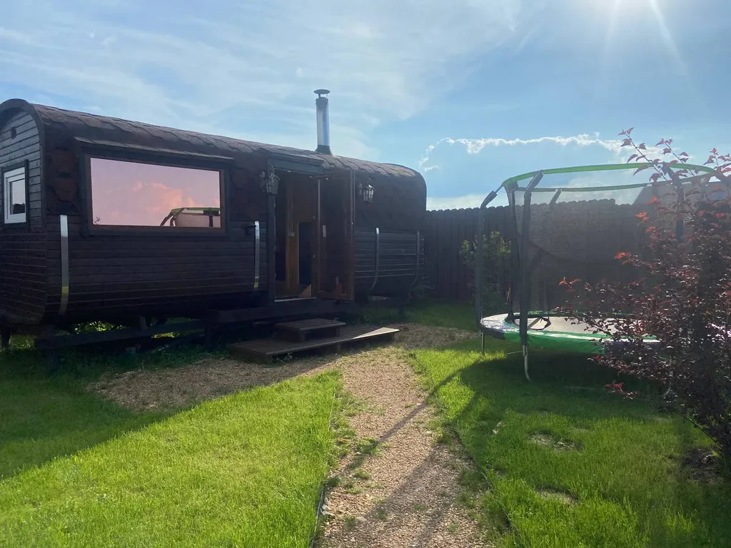 Дом с баней на дровах и гадающим кроликом