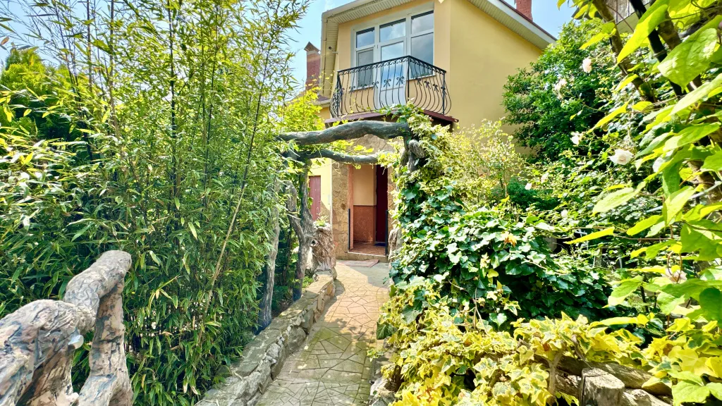 Домик с садом в Кореизе возле ялты