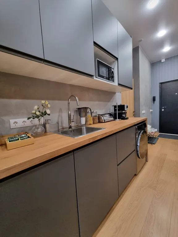 Современные апартаменты с джакузи у озера