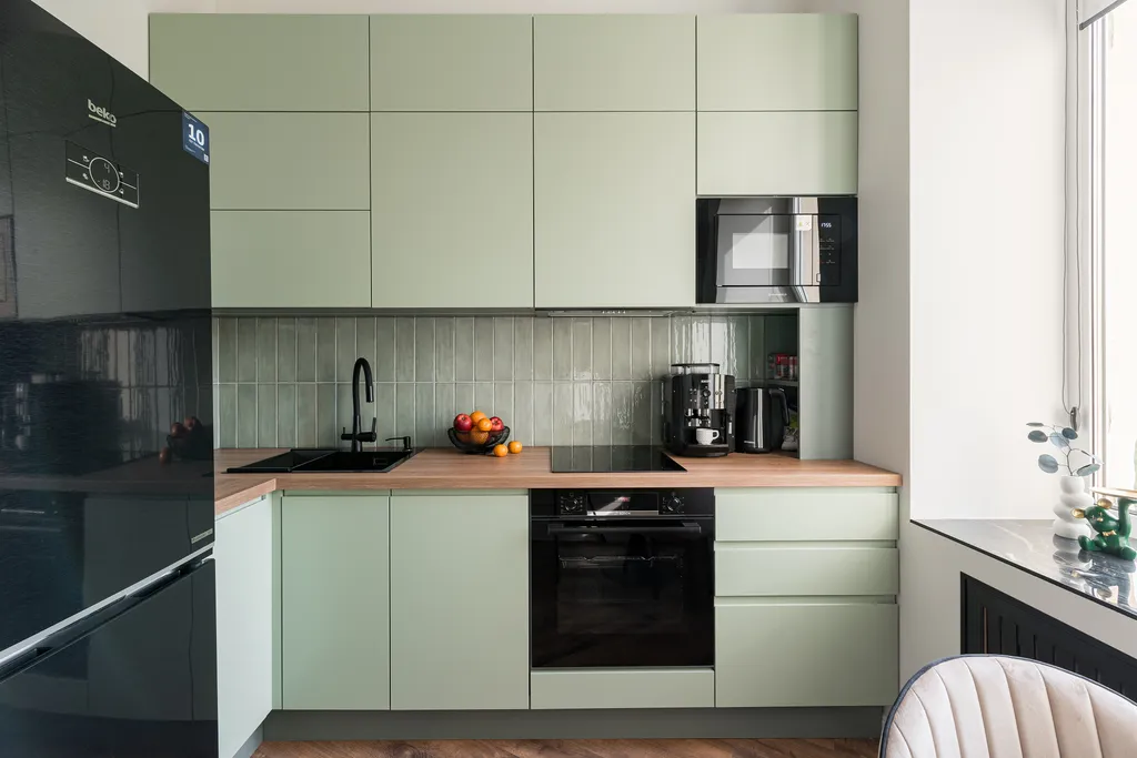 Сталинка после ремонта с видом на главный проспект и закаты