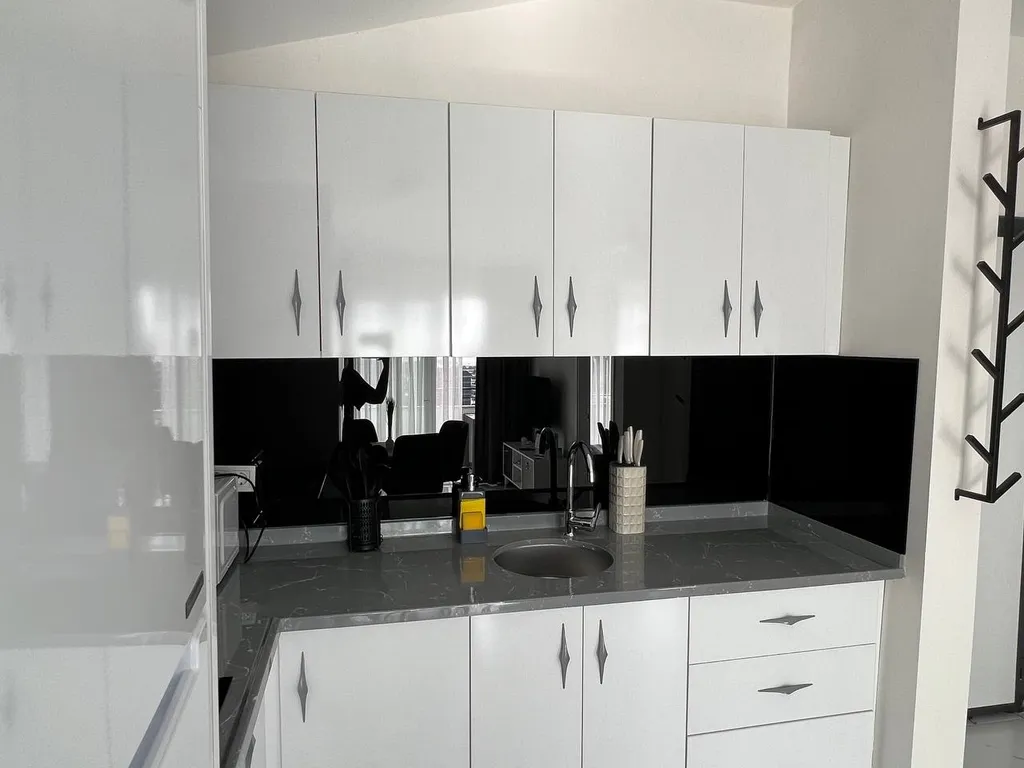 Стильные, комфортные апартаменты с видом на море Sky