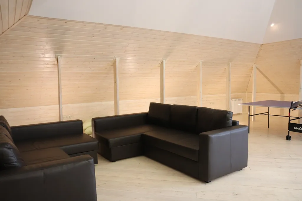 Загородный дом-шале "Pinebrook", аренда, у реки Дон. Сезонный бассейн.