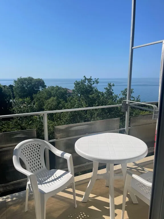 Улучшенная трёхместная студия с видом на море с балкона