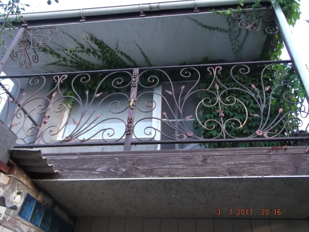 Коттедж Уютный 2-х эт. коттедж с балконом в центре и недалеко от моря — Евпатория