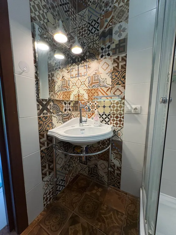 Дом в горах на берегу реки