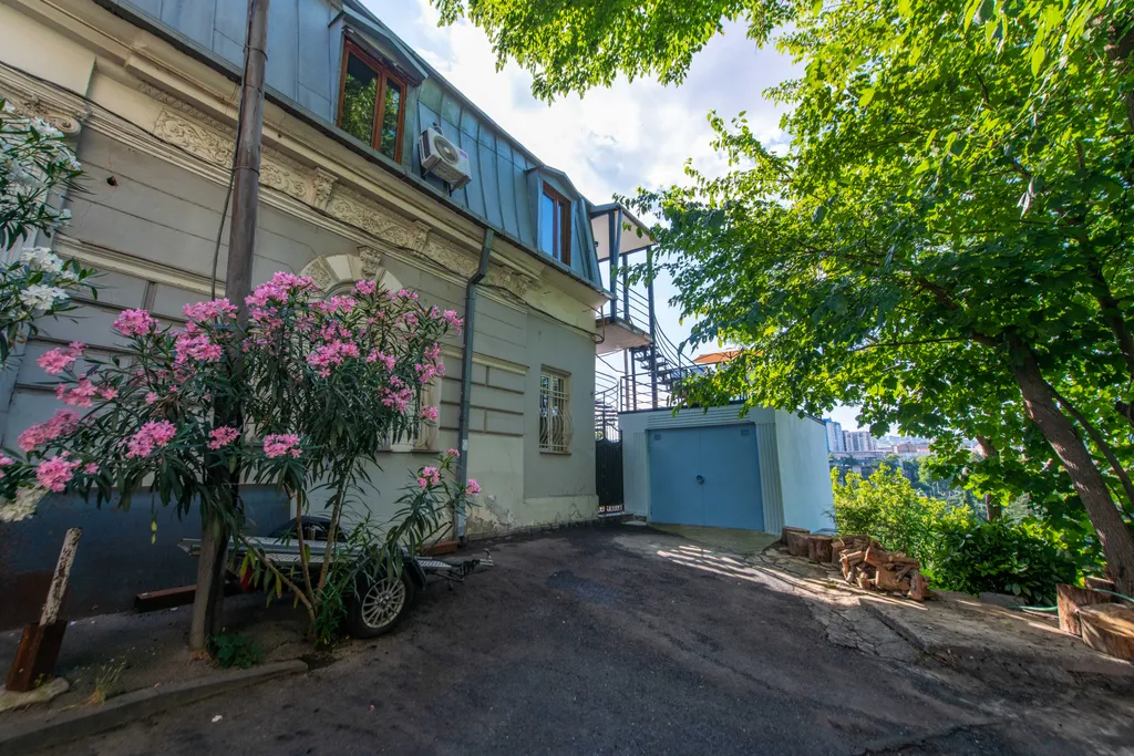 Central apartment with a swimming pool