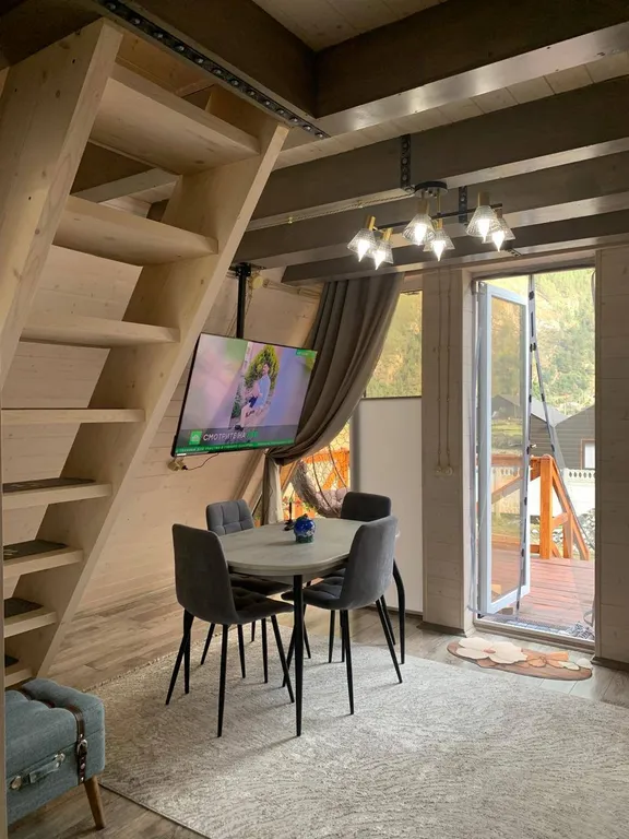 Уютный домик с видом на горы