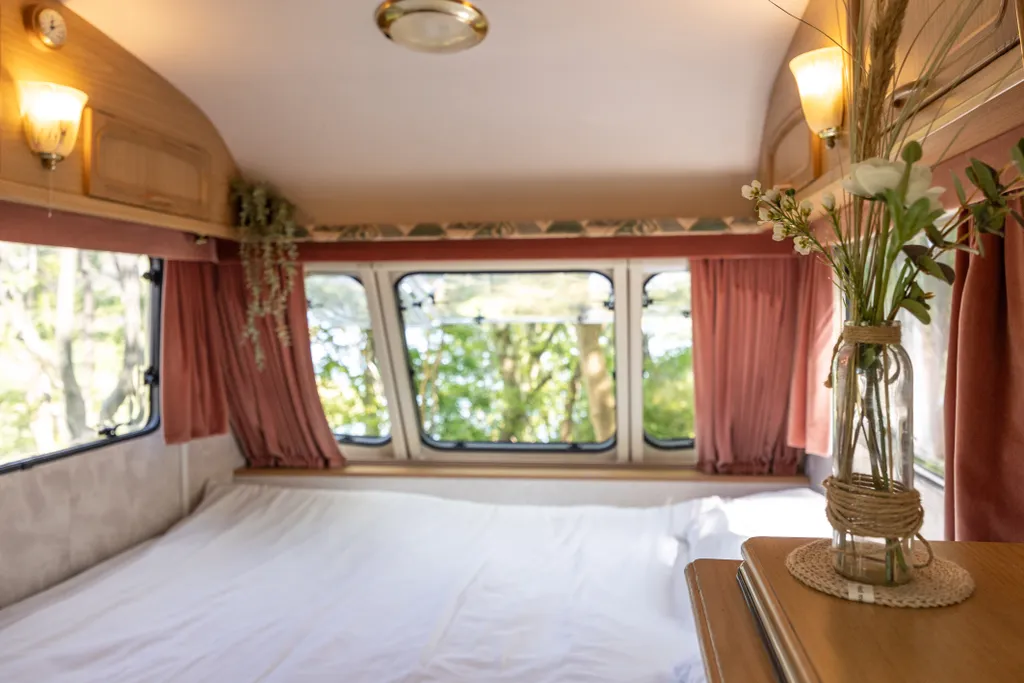 Коттедж Автодомик для двоих с видом на озеро — аренда посуточно в Янтарный