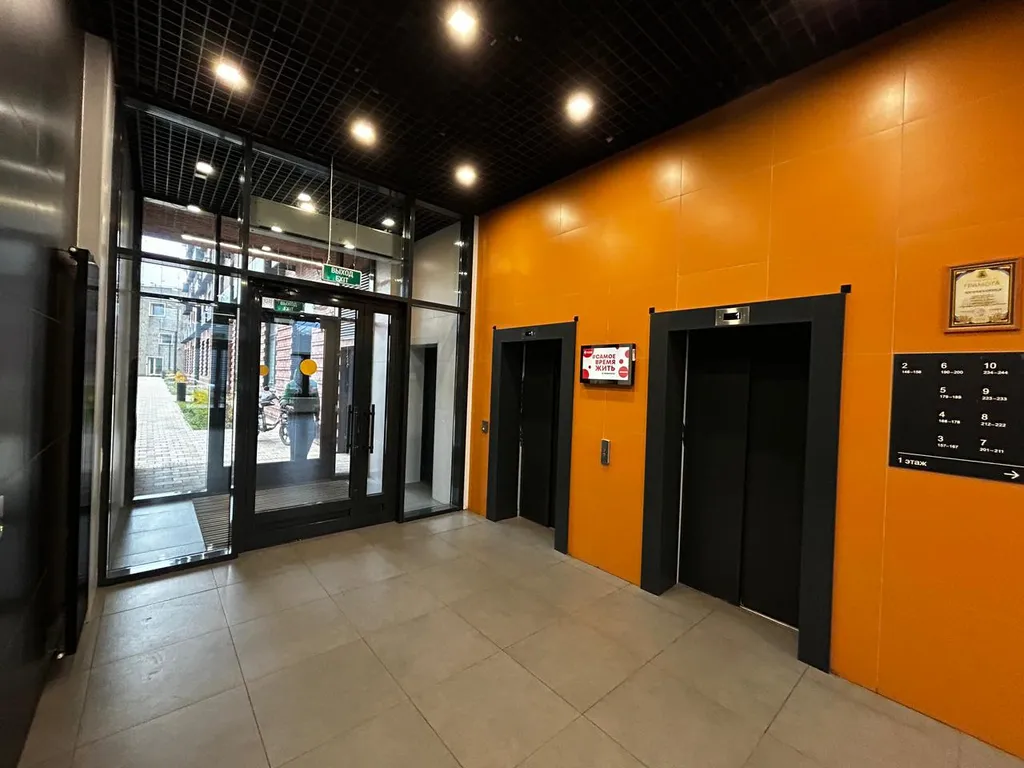 Уникальная 2-х комнатная квартира, огромные окна и потолки 4 метра