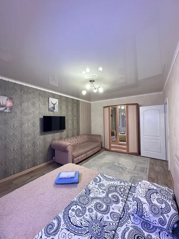 Просторная рядом с рекой и лесом