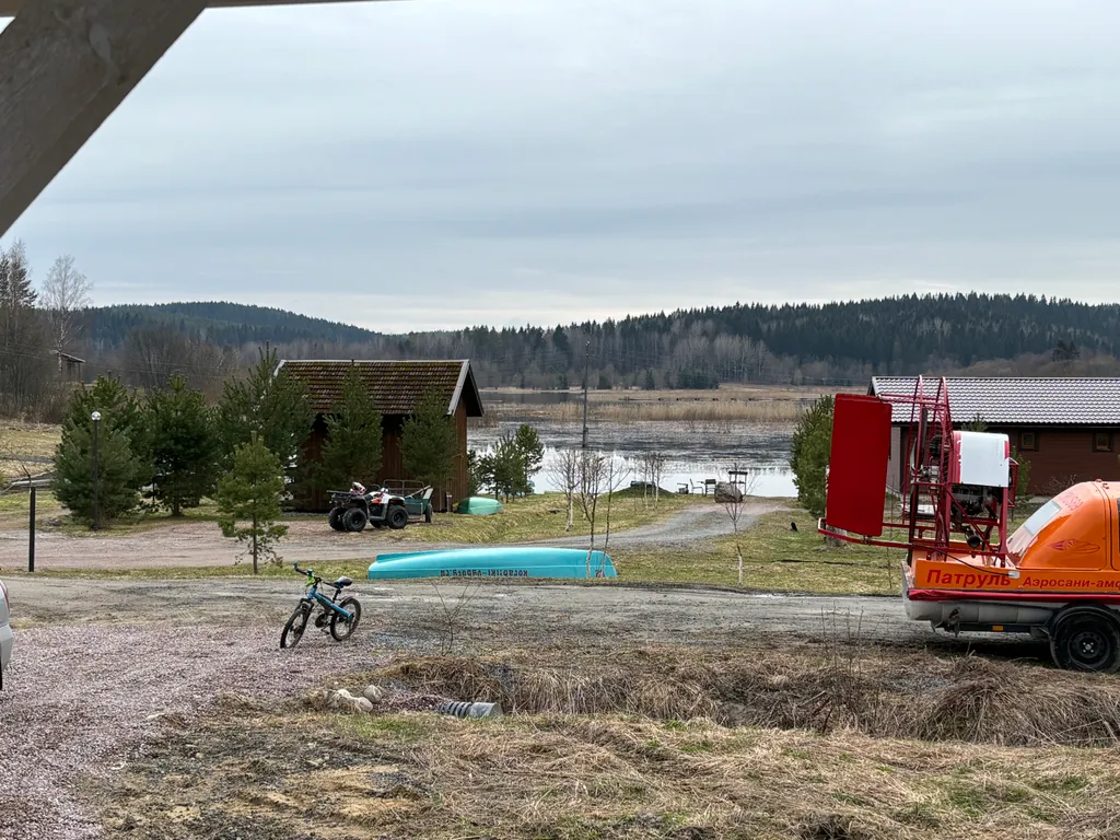 Уютный дом в скандинавском стиле с видом на озеро