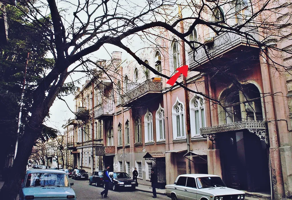 Двухуровневый апартамент с балконом в старом городе