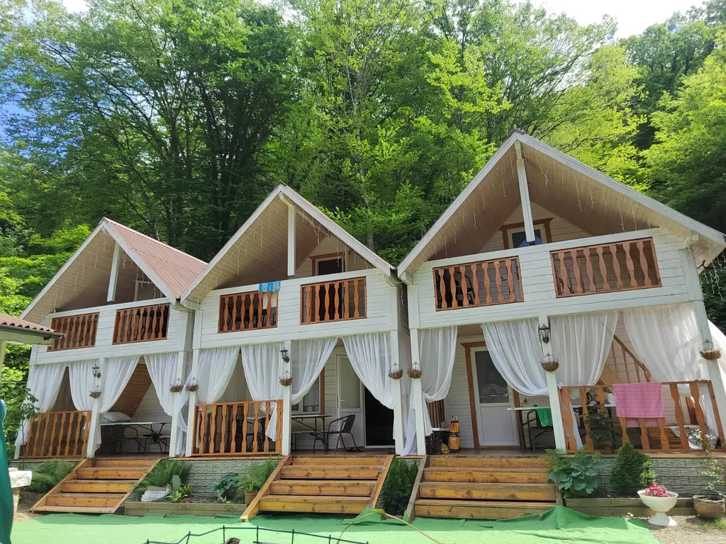 Коттедж "Лесные домики"в горах у моря
