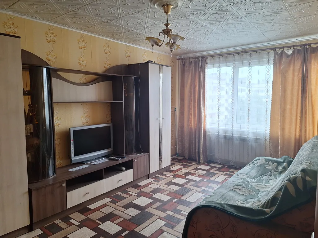 Квартира Трёхкомнатная квартира в удобном месте, рядом вокзал и автостанция — Тихвин