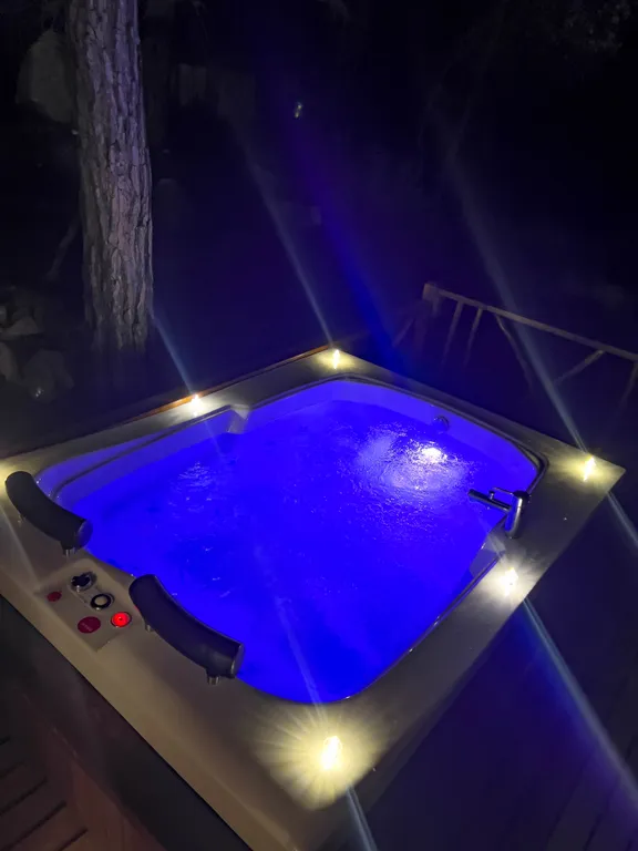 Бунгало в сосновом лесу на берегу Средиземного моря, Турция