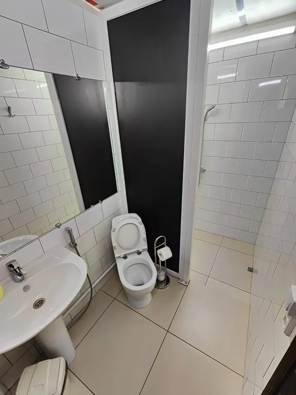 Зал и три изолированные спальни