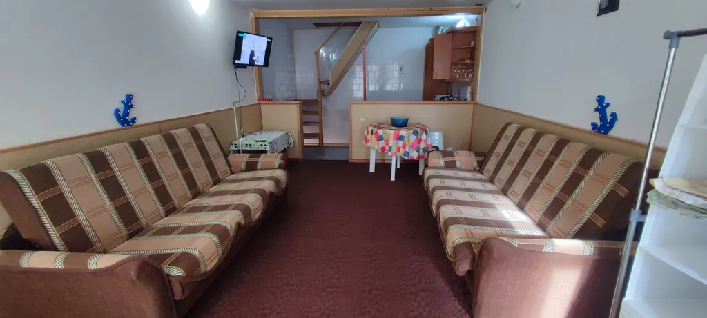 Двухэтажный эллинг на берегу моря