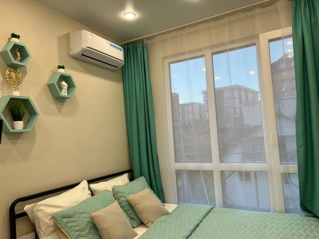 Студия для двоих с панорамным окном