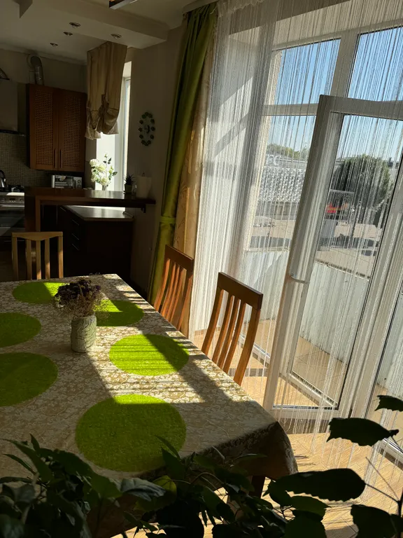 Большая 3-комнатная квартира в самом центре на площади