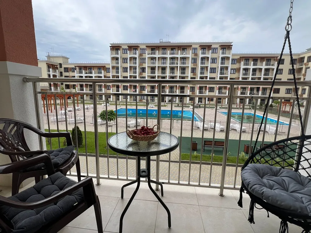 Студия 184 с бассейном