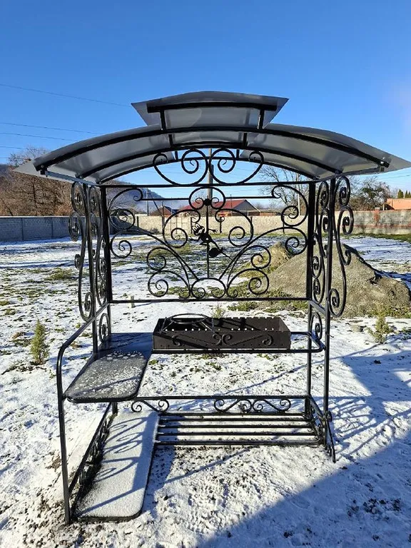 Уютный дом возле термального источника по дороге на курорт Мамисон