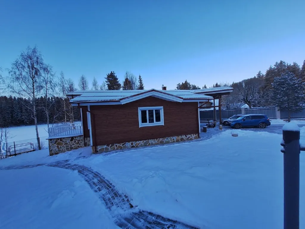 Коттедж на берегу реки в Рощино