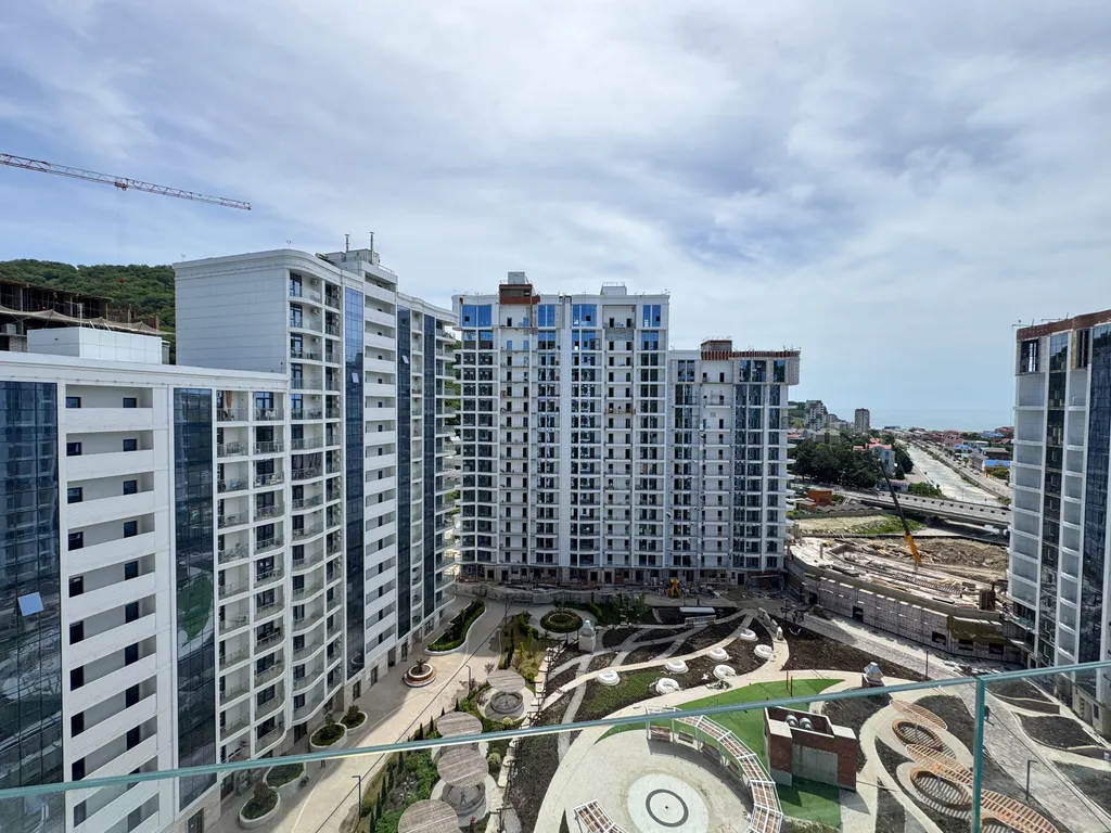 Яркая студия с видом на море