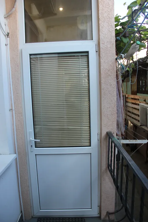 Номер на берегу моря