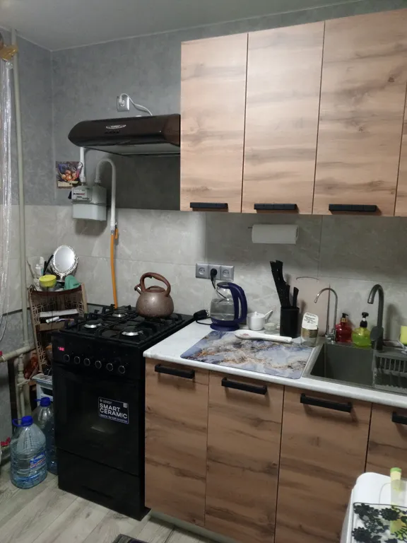 Квартира Квартира Однушка после капремонта из двух зон — Луганск