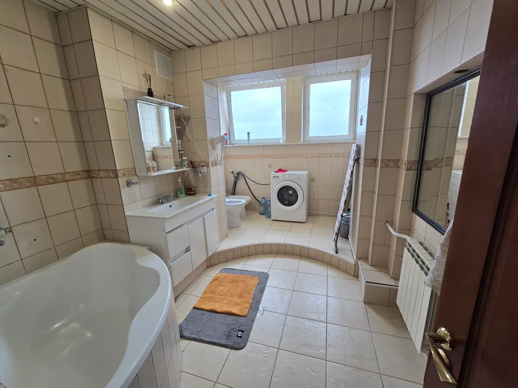 Просторная квартира с видом на море