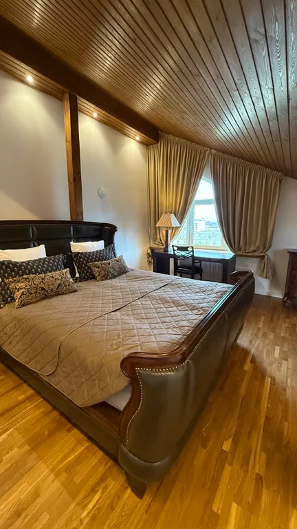 Лофт - мансарда с фронтальным видом на море