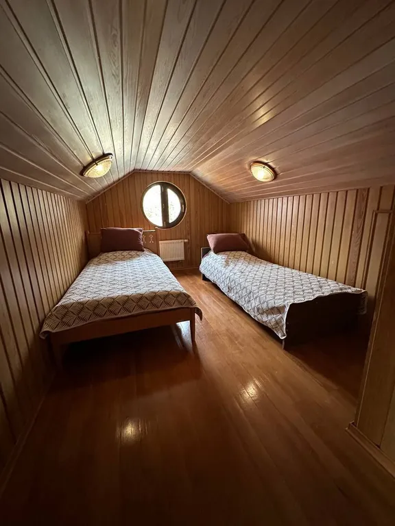 Дом с баней, бассейном и караоке