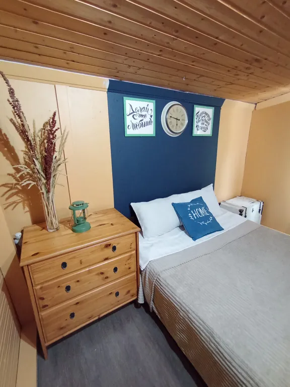 Дом с баней, бассейном и беседкой