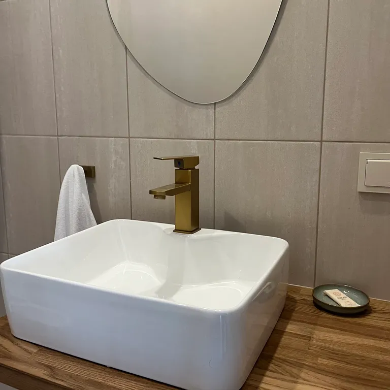 Уютный дом у озера