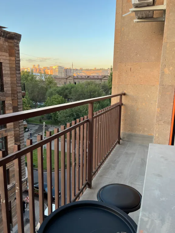 Студия с балконом рядом с Площадью Республики