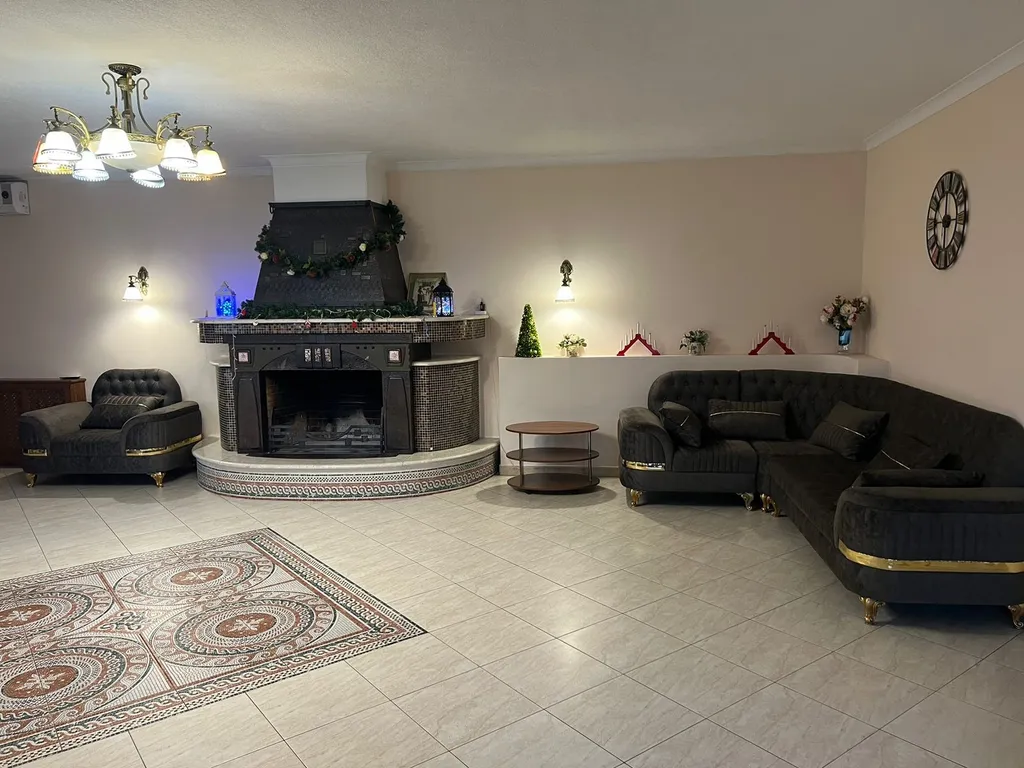 Усадьба Марисабель, дом с бассейном и сауной, возле парка