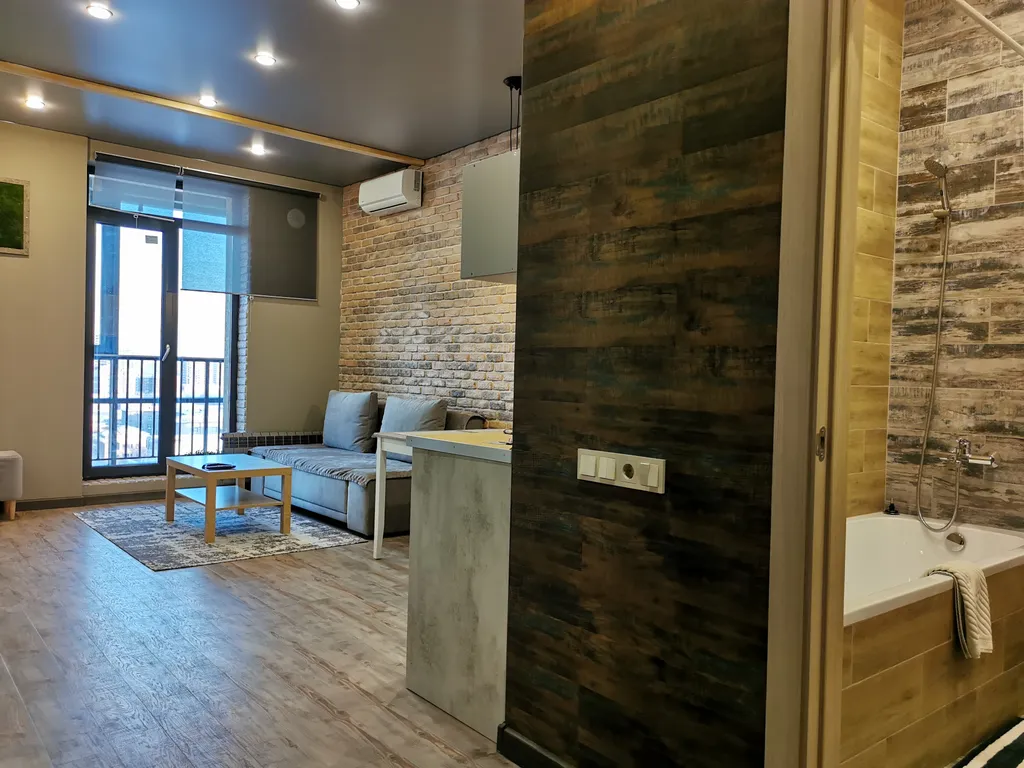 Квартира в люкс доме с парковкой в 10 минутах пешком от площади Ленина