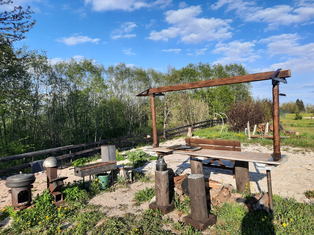 Гостевой дом в яблоневом саду из бревен Карельской сосны