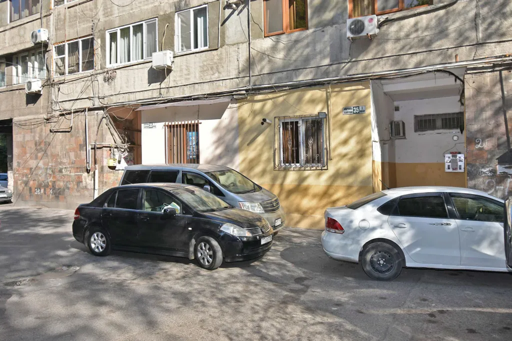 Apartment in Saryan street