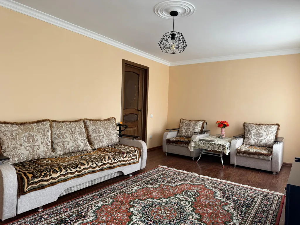 Двухэтажный уютный коттедж на берегу моря с садом