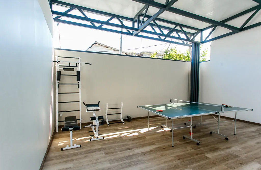 Коттедж с теплым бассейном и банным комплексом, недалеко от моря