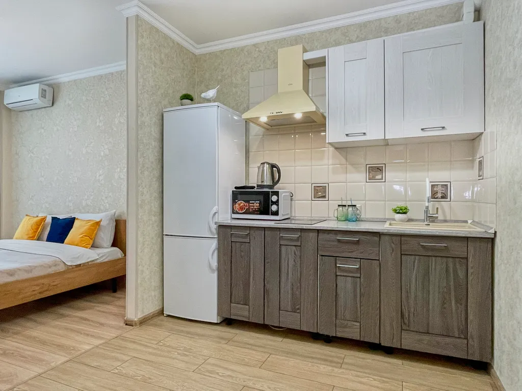 Уютная студия с большой лоджией в доме бизнес-класса