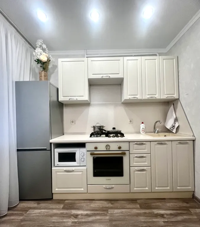 Шикарные апартаменты с белоснежными полотенцами и бельем