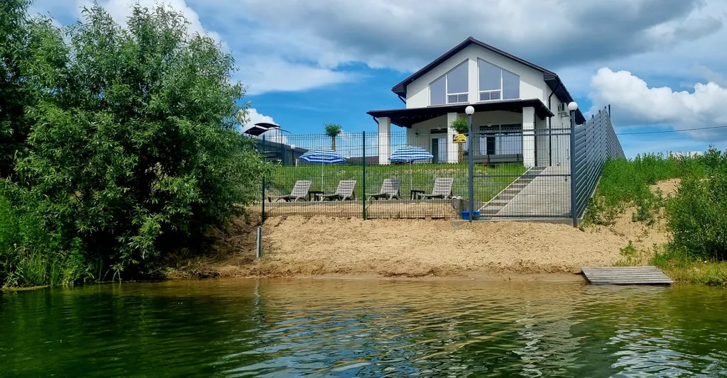 Коттедж Дом Мечта на берегу на озере с собственным пляжем и сауной в доме — аренда посуточно в Лосино-Петровский