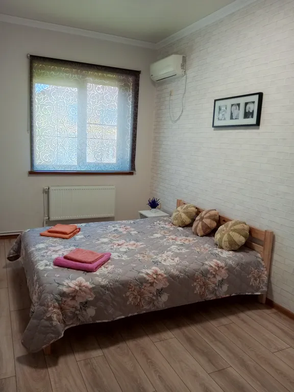 Квартира Просторная квартира в 5 минутах от моря с отдельным входом — Геленджик