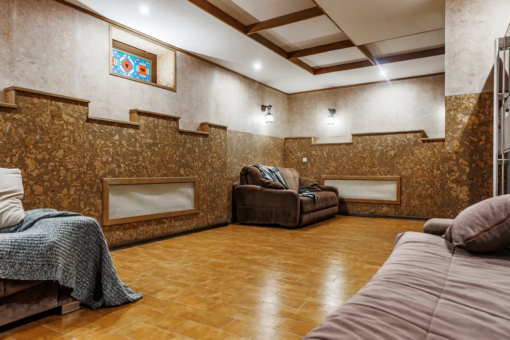 Современный дом с бассейном и сауной для большой компании