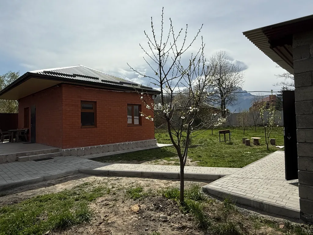 Коттедж Новый дом в тихом месте недалеко от центра города — аренда посуточно в Владикавказ