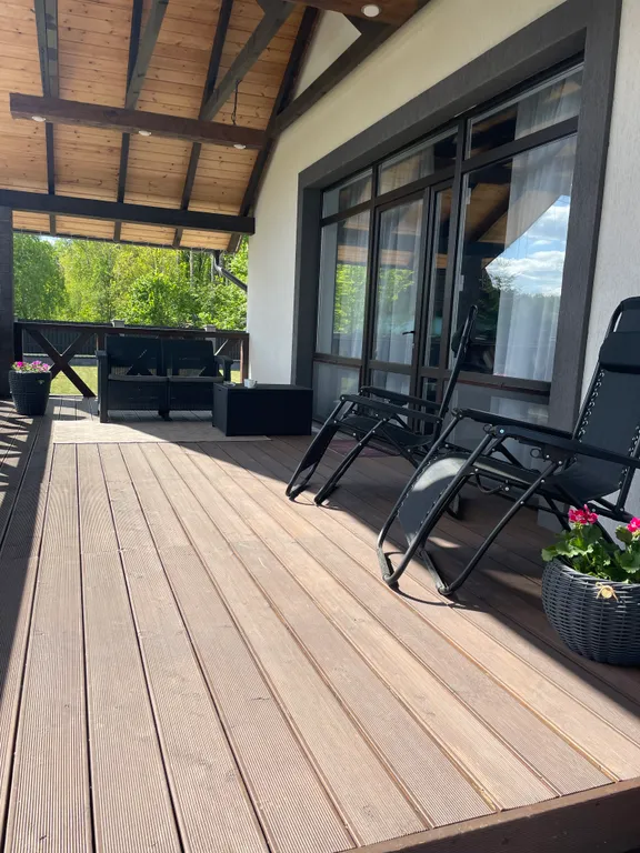 Коттедж для отдыха вблизи леса, с отдельной территорией и баней