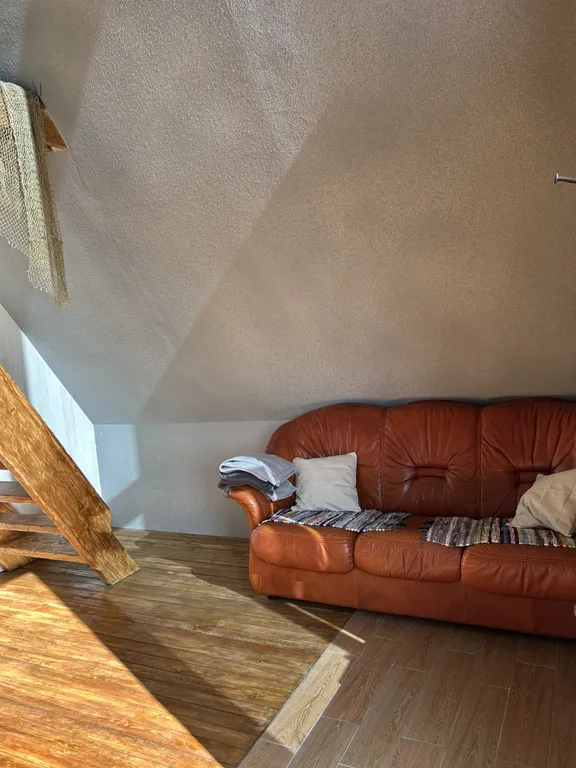 Дом-Афрейм на берегу реки Кемь с видом на море