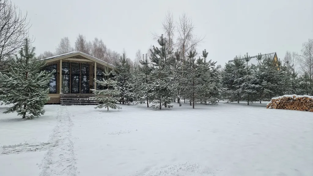 Коттедж Стильный барнхаус с горячей купелью фурако с видом на воду — Можайск